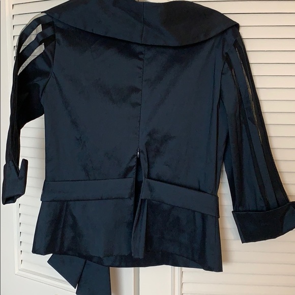 KM collection is blouse. Size 8. - Picture 2 of 8